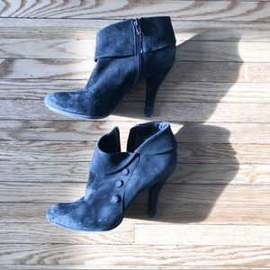 Like new! Black suede heels